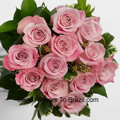 Buchet de 12 trandafiri roz